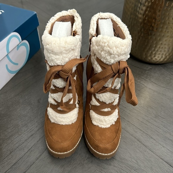 BCBGeneration Women Medium Palli Lace Up Ankle Boots, Brown/Ivory - Picture 3 of 8